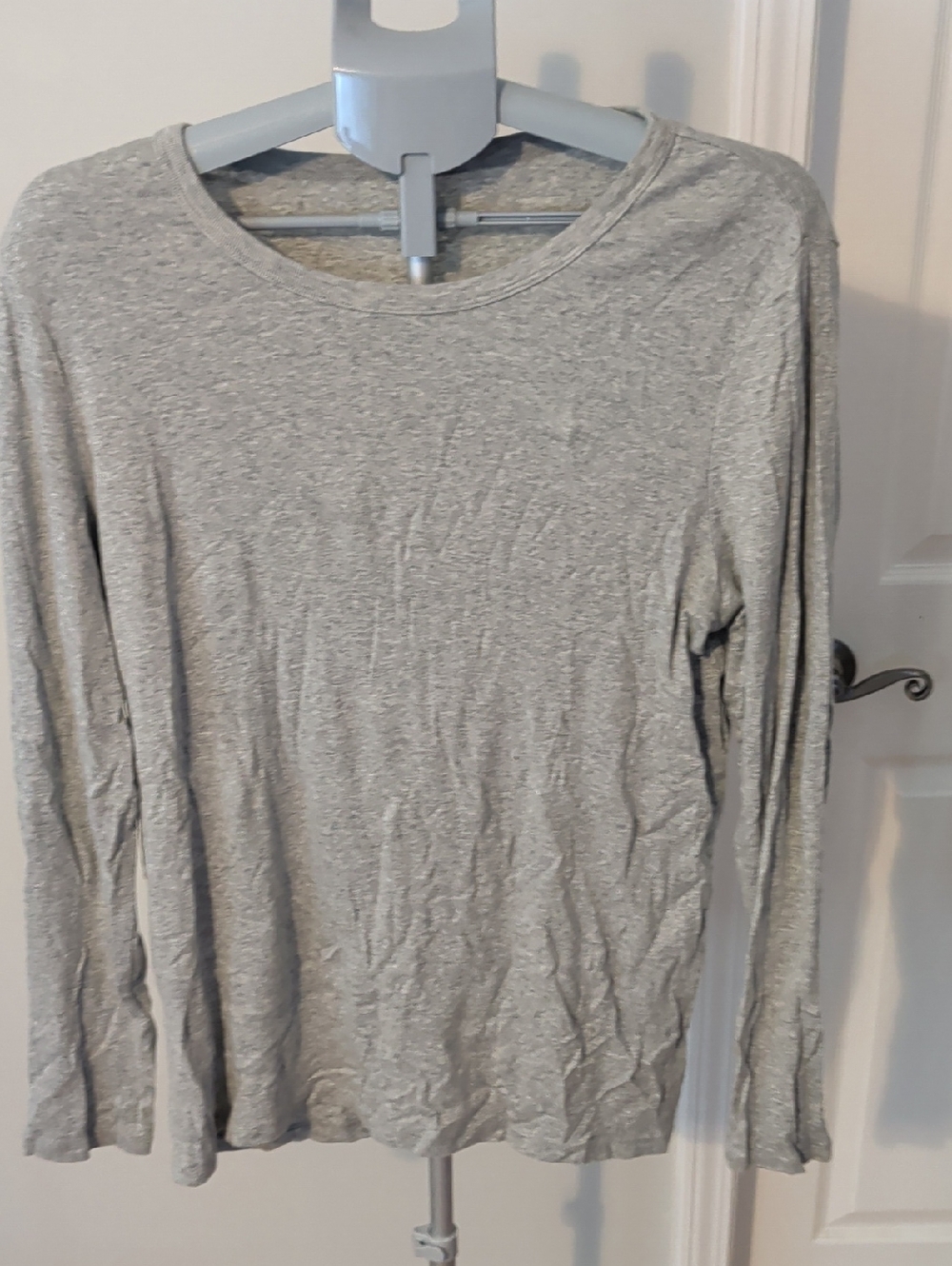 GAP Women's Long Sleeve Tee in Light Gray